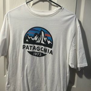 Patagonia short sleeve men’s Size medium Like new